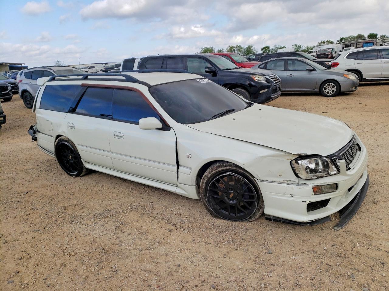Nissan Stagia