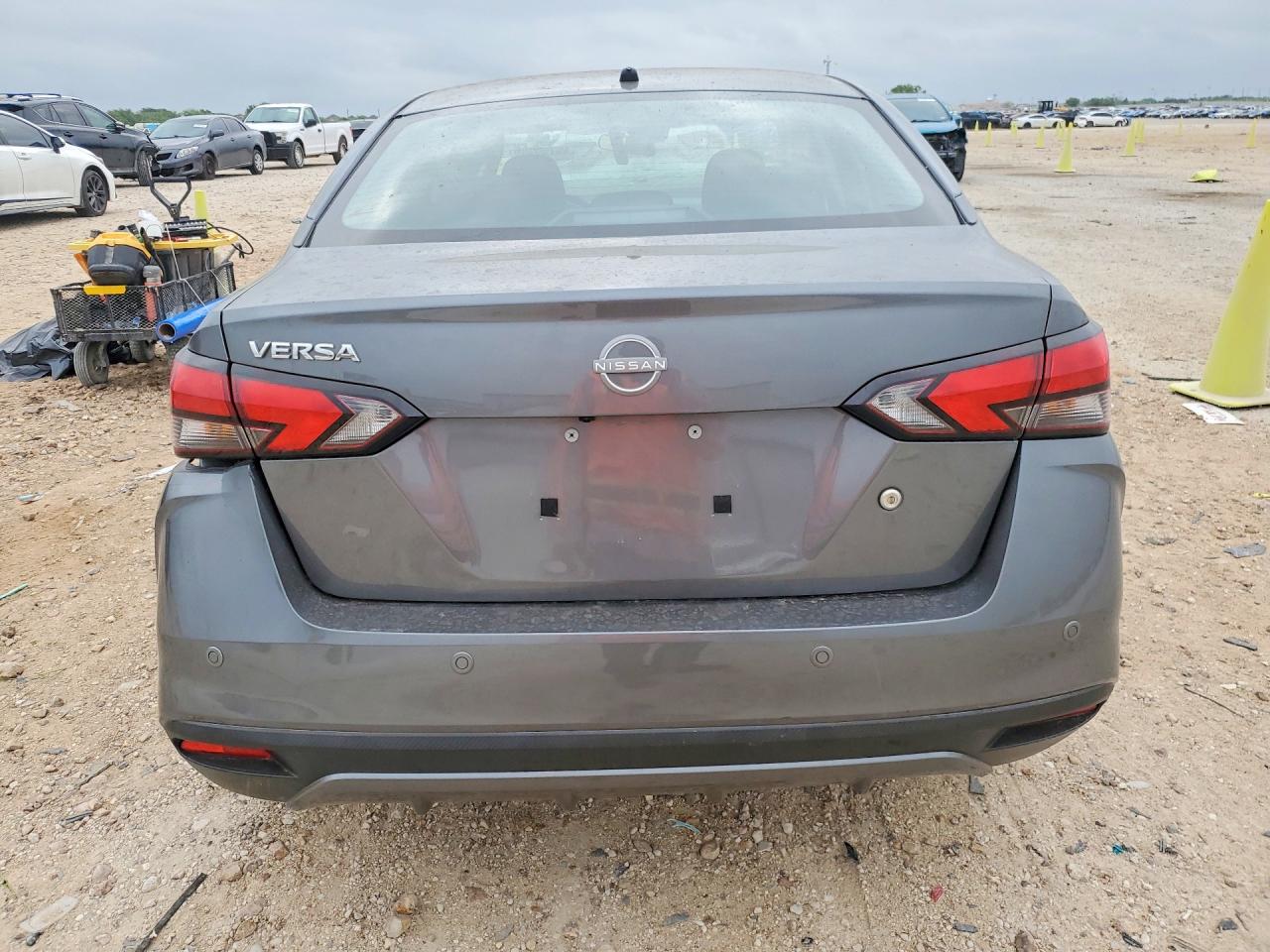 Nissan Versa S