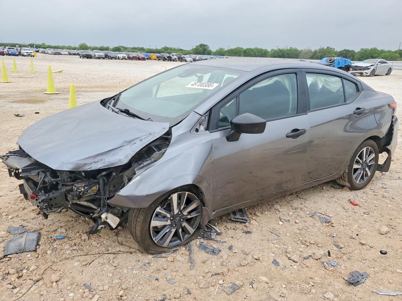 Salvage Nissan Versa Image