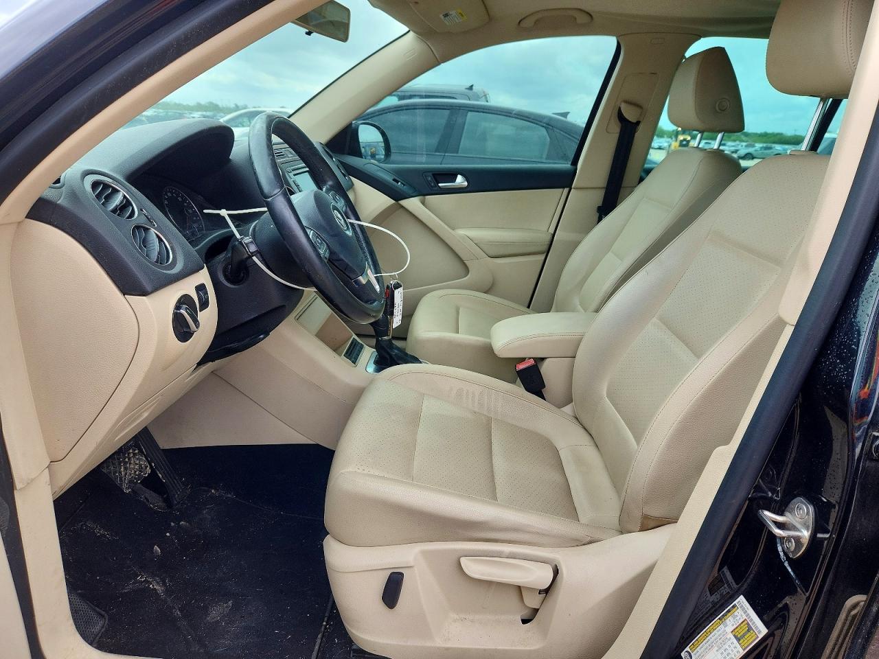 Volkswagen Tiguan S