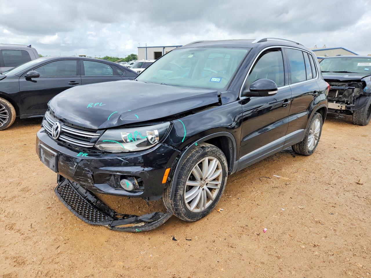 Salvage Volkswagen Tiguan Image