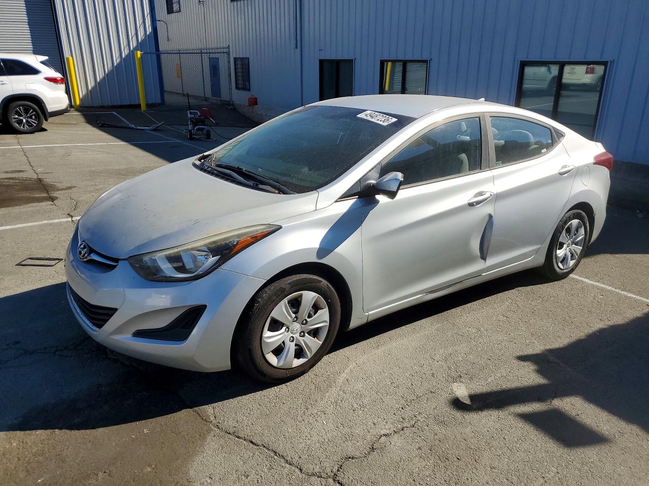 Salvage Hyundai ELANTRA Image