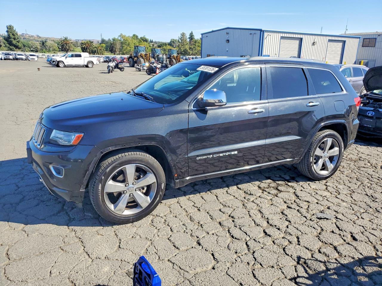 Salvage Jeep Cherokee Image