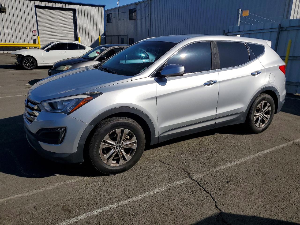Salvage Hyundai SANTA FE Image