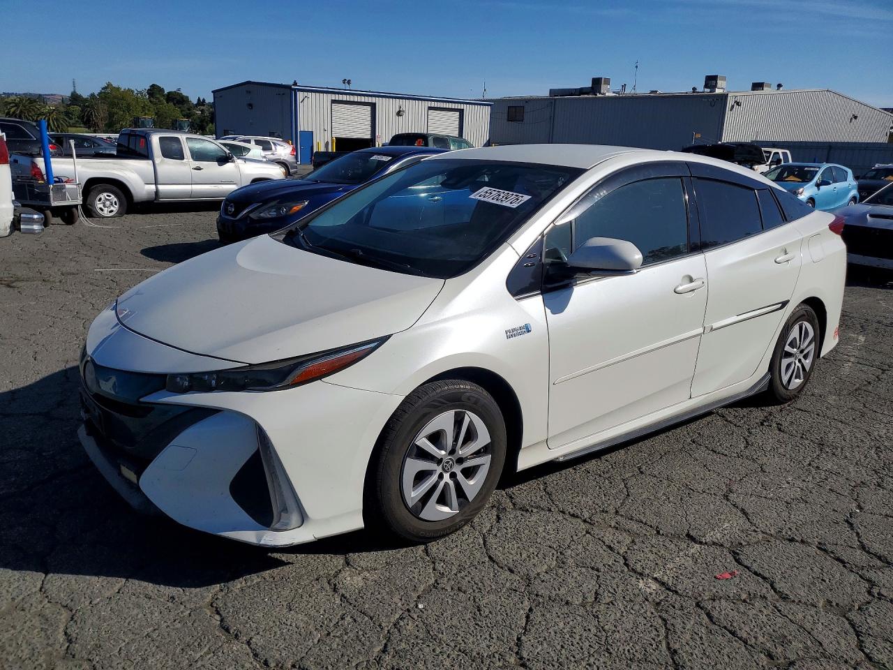 Salvage Toyota Prius Image