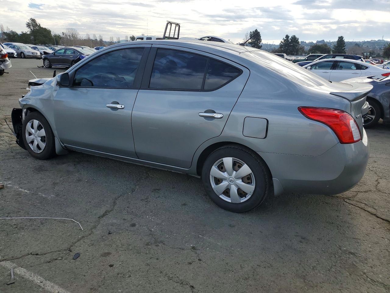 Nissan Versa S