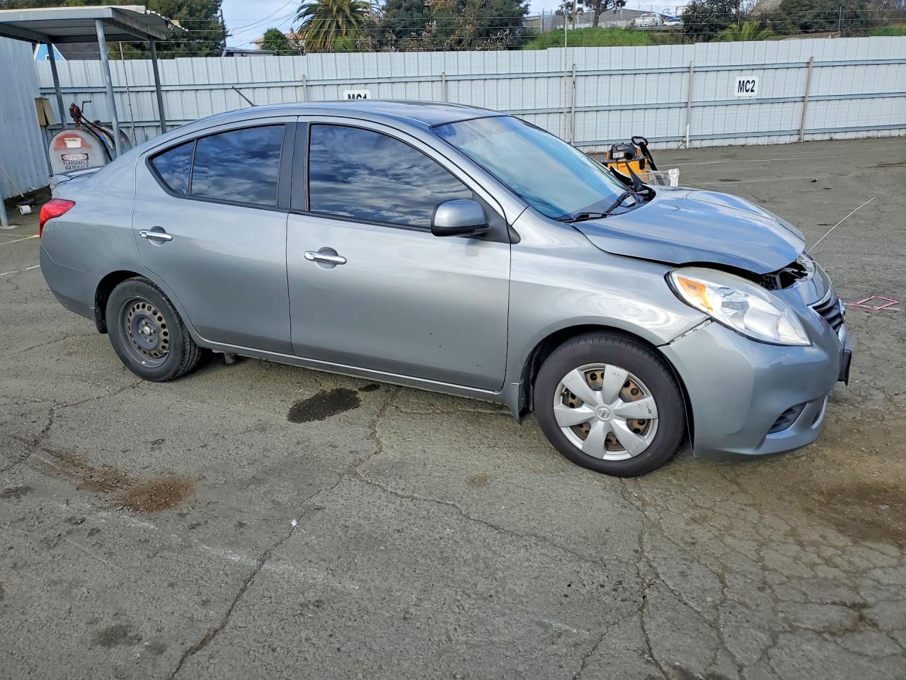 Nissan Versa S