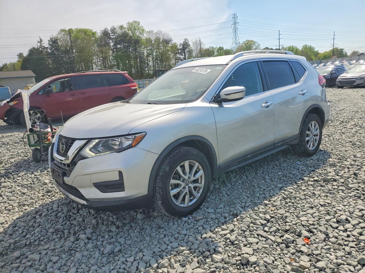 Salvage Nissan Rogue Image