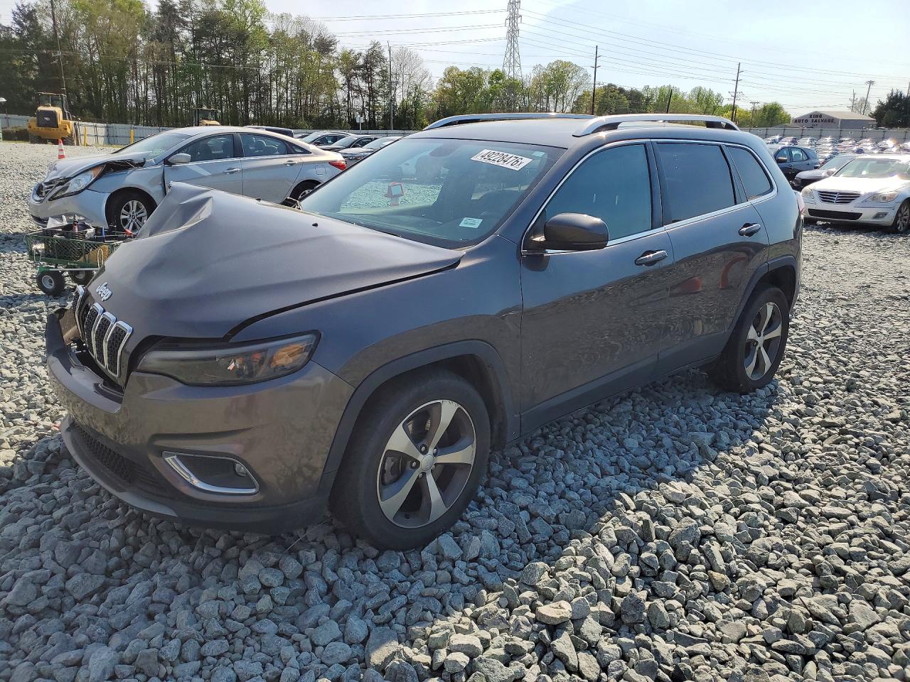 Salvage Jeep Cherokee Image