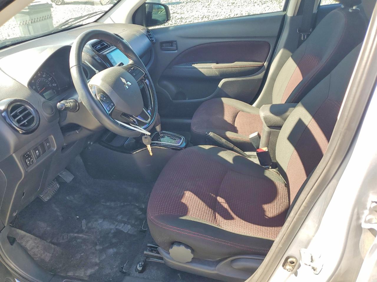 Mitsubishi Mirage Se