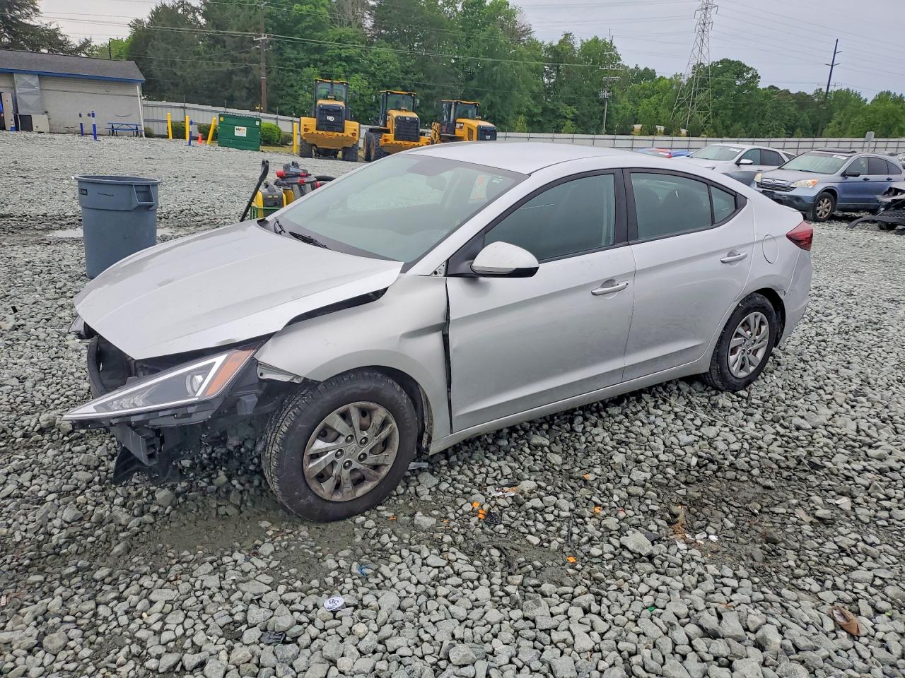 Salvage Hyundai ELANTRA Image