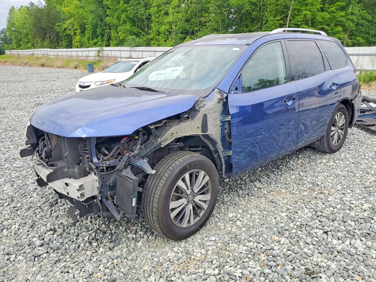 Salvage Nissan Pathfinder Image