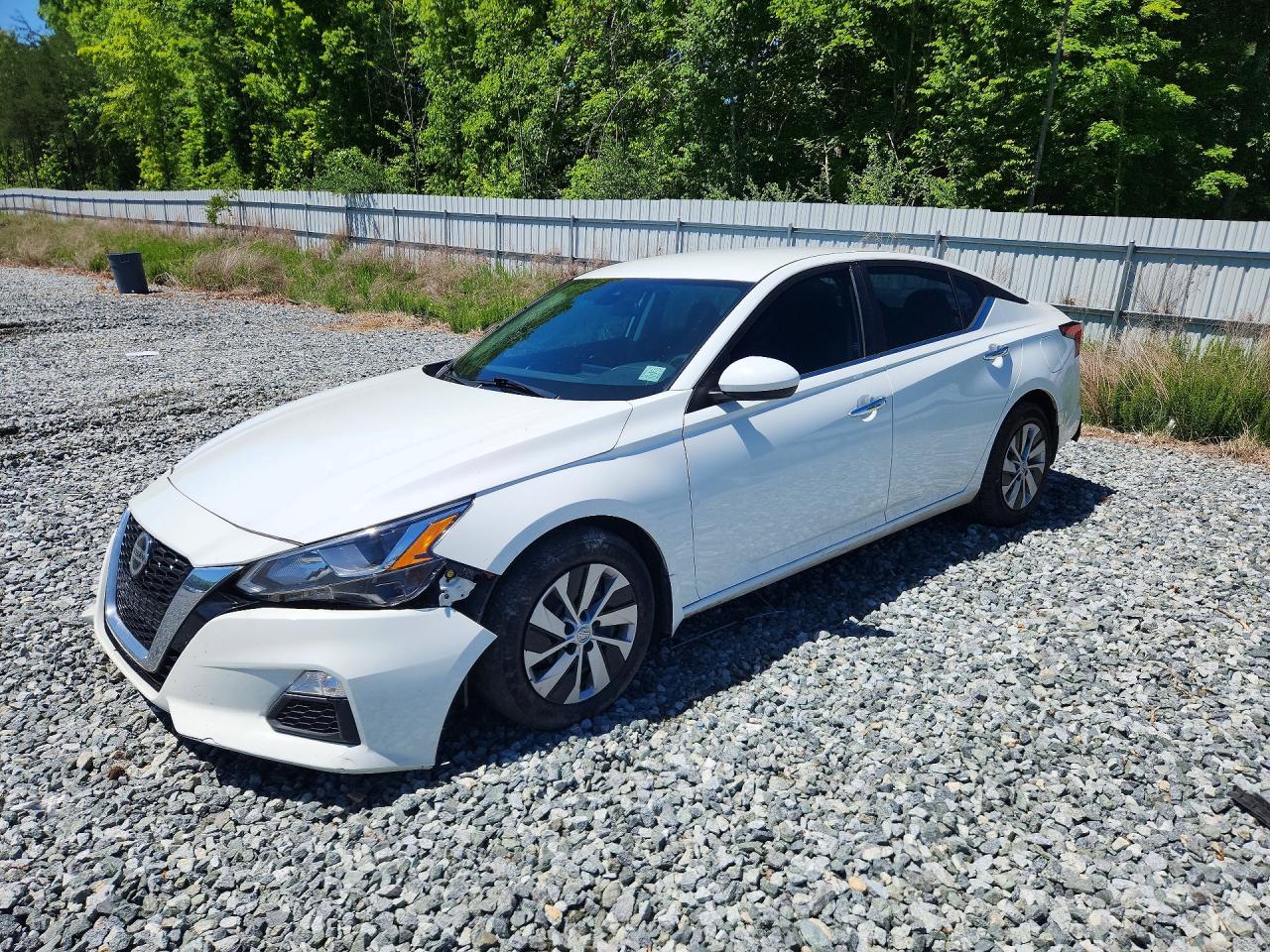 Salvage Nissan Altima Image