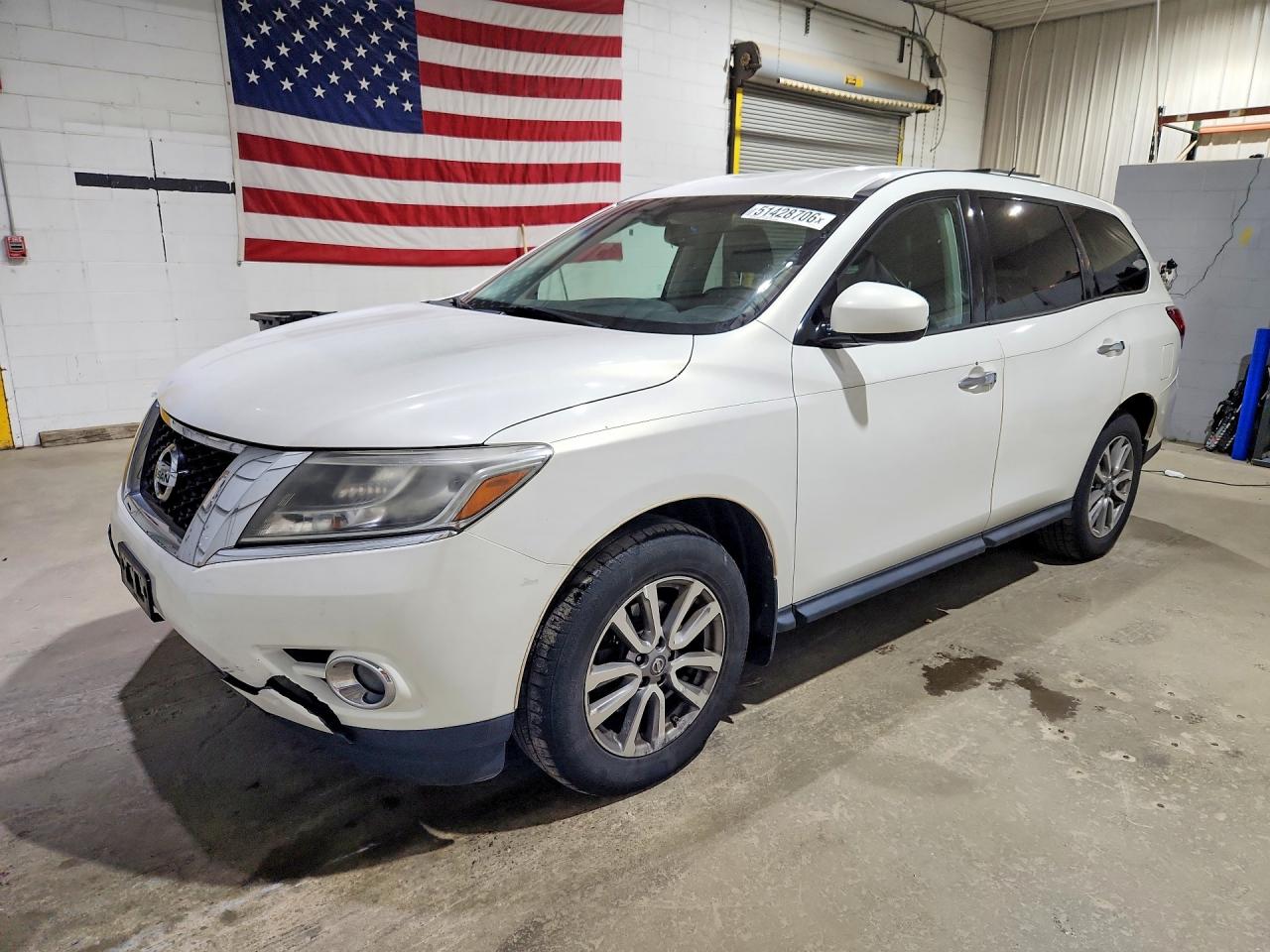 Salvage Nissan Pathfinder Image