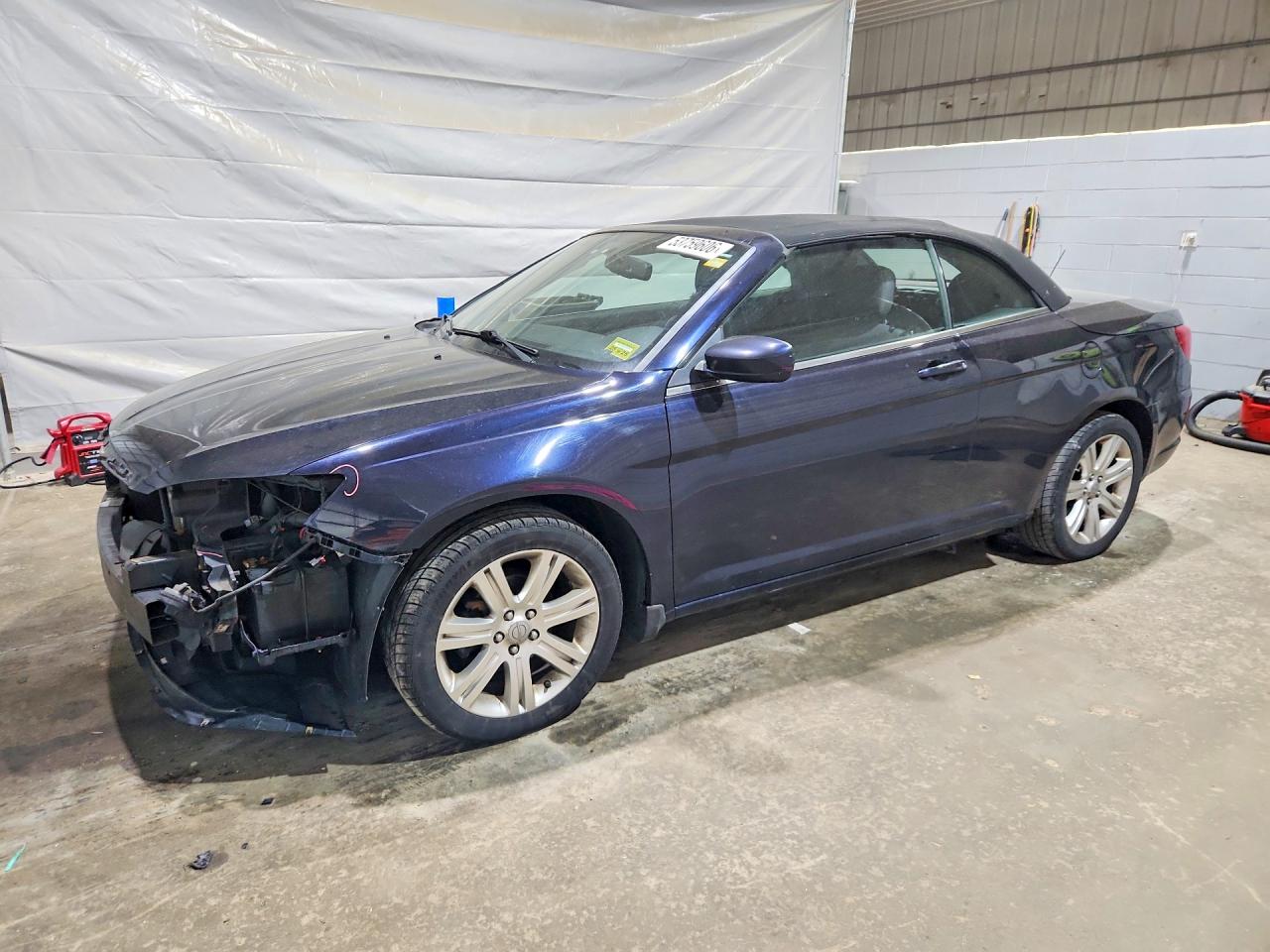 Salvage Chrysler 200 Image
