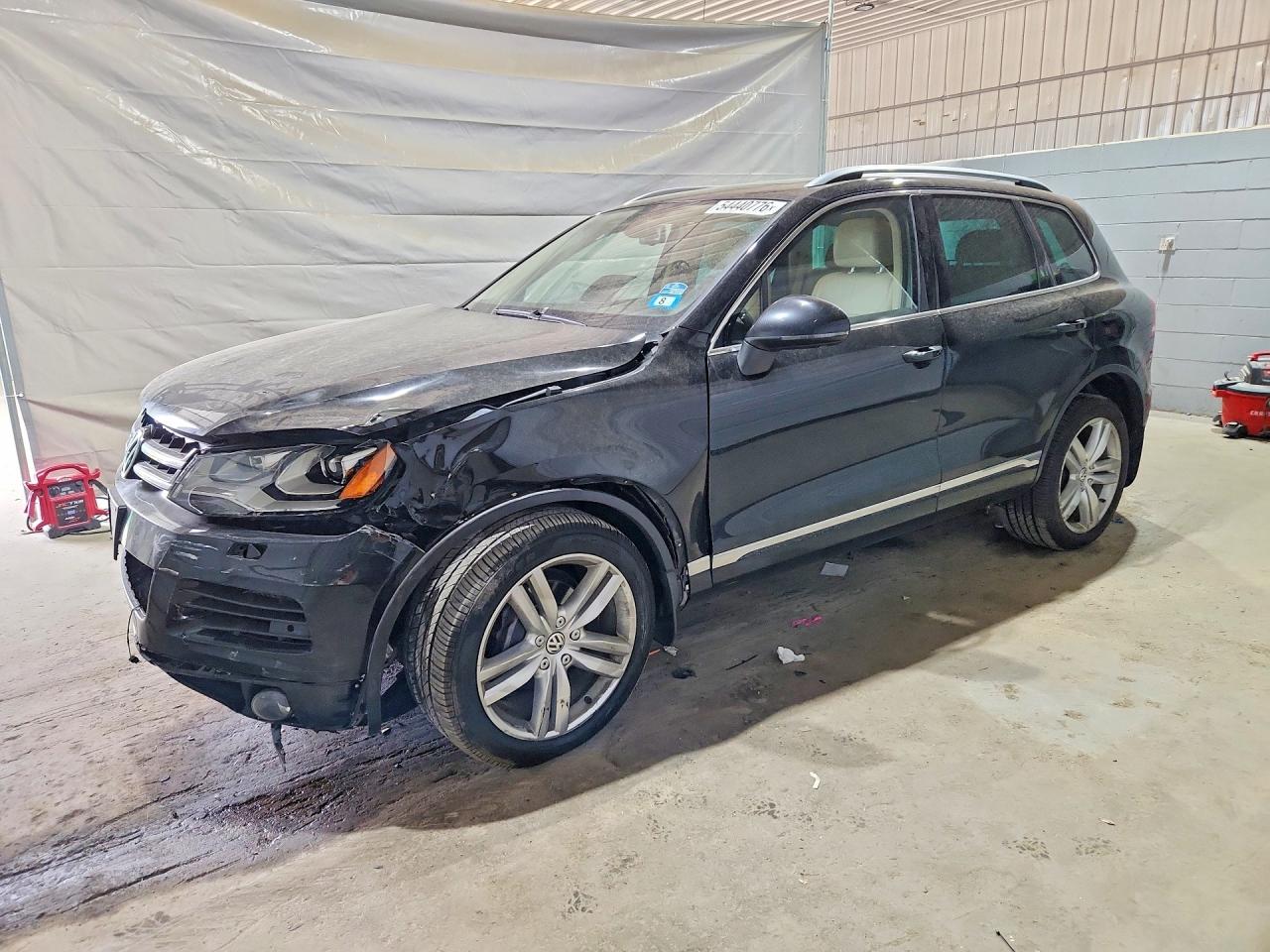 Salvage Volkswagen Touareg Image