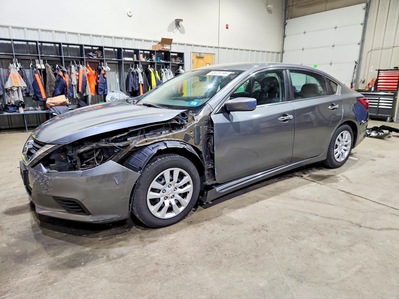 Salvage Nissan Altima Image