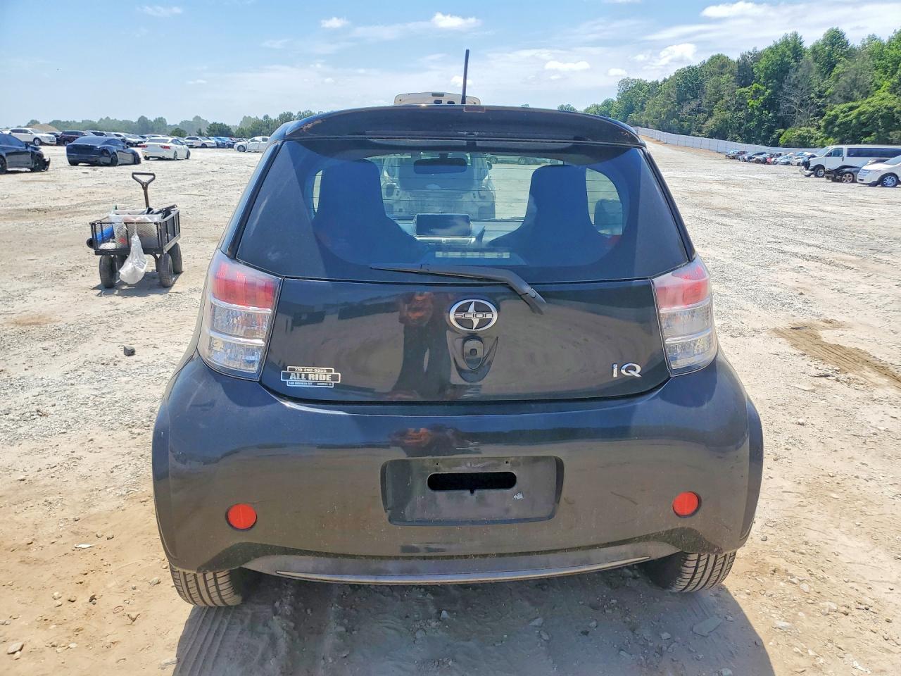 Scion iQ Base