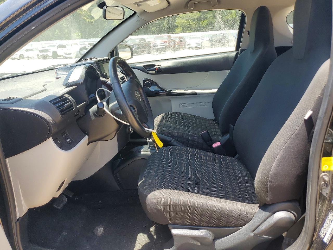 Scion iQ Base