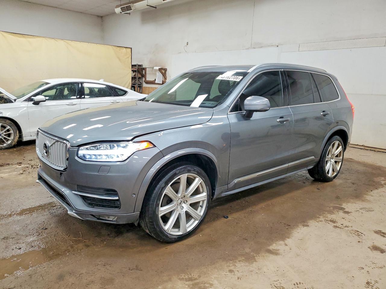 Salvage Volvo XC90 Image