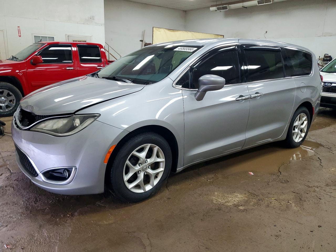 Salvage Chrysler Pacifica Image