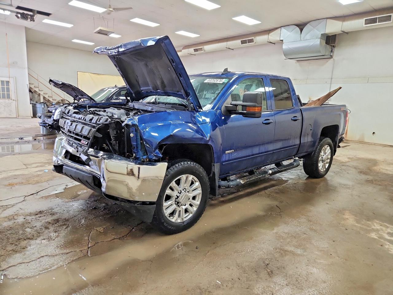 Salvage Chevrolet Silverado Image