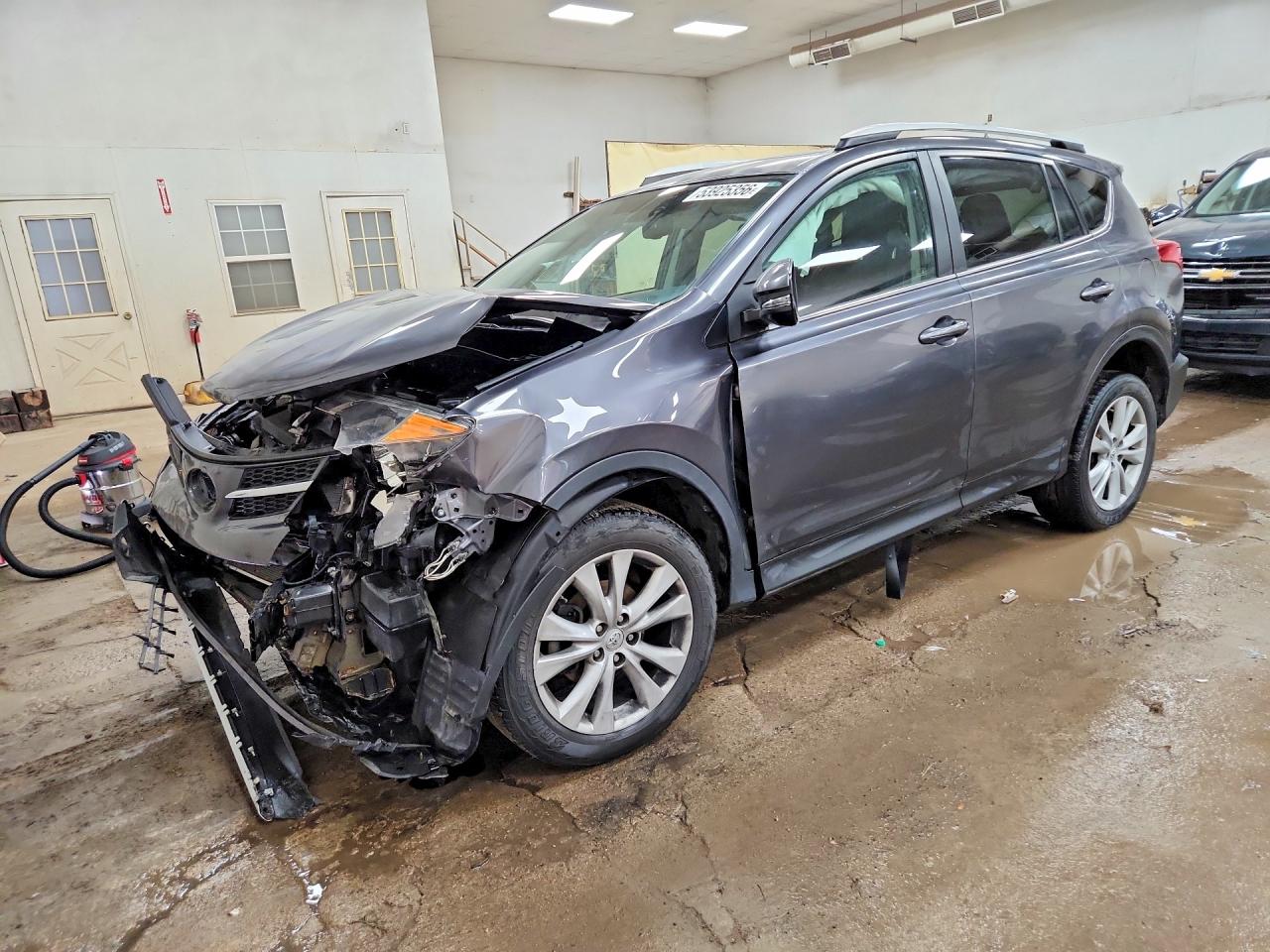 Salvage Toyota RAV4 Image
