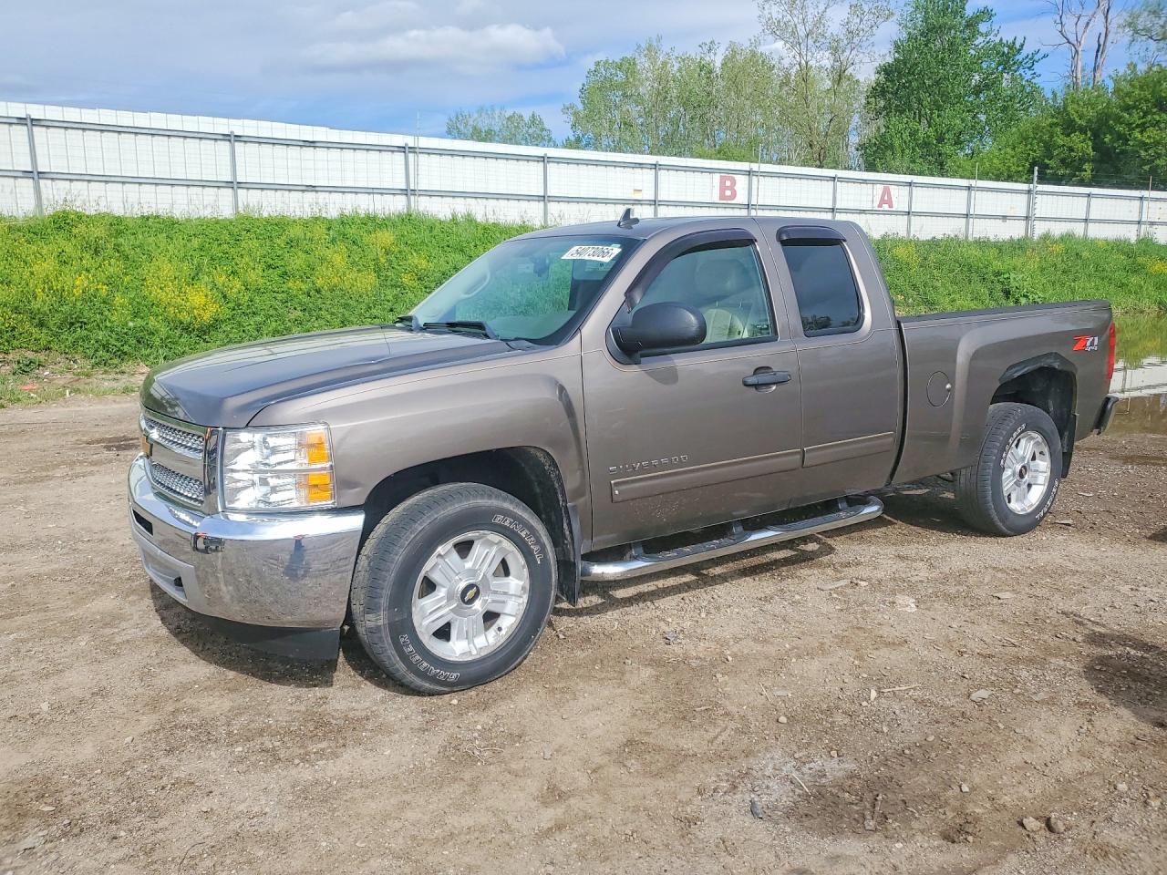 Salvage Chevrolet Silverado Image