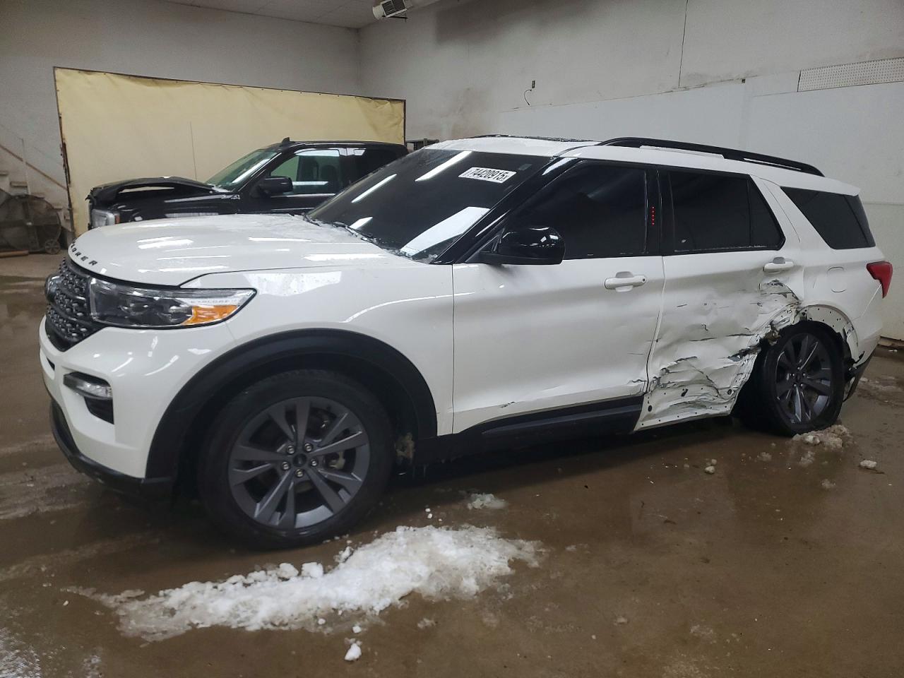 Salvage Ford Explorer Image