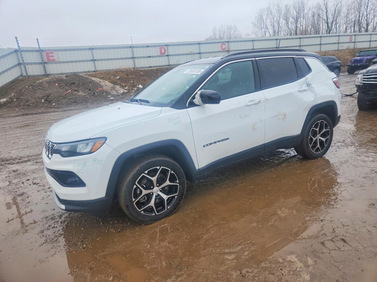 Salvage Jeep Compass Image
