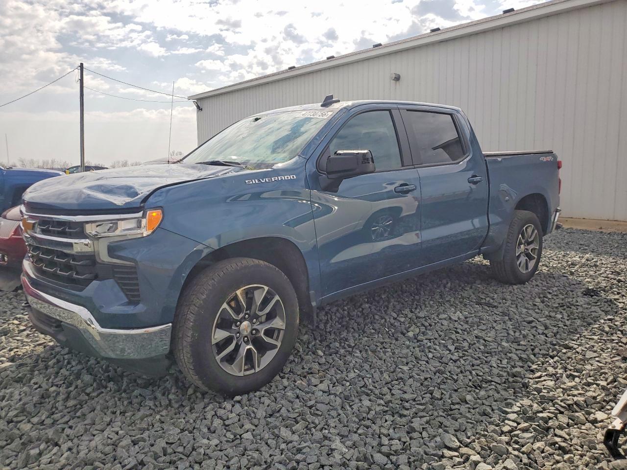 Salvage Chevrolet Silverado Image
