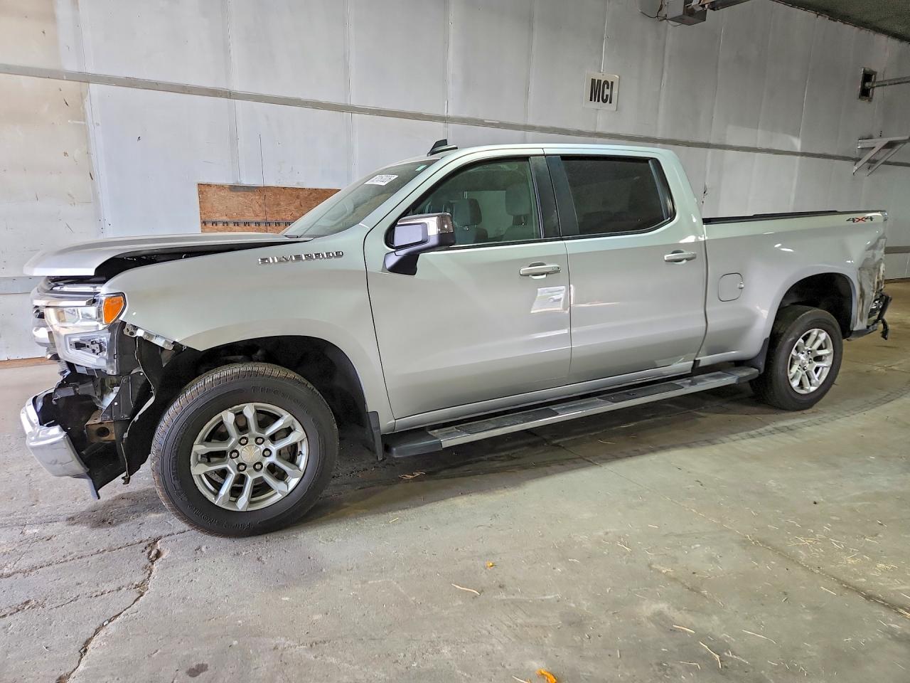 Salvage Chevrolet Silverado Image