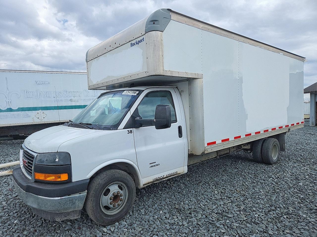 Salvage GMC Savana Image