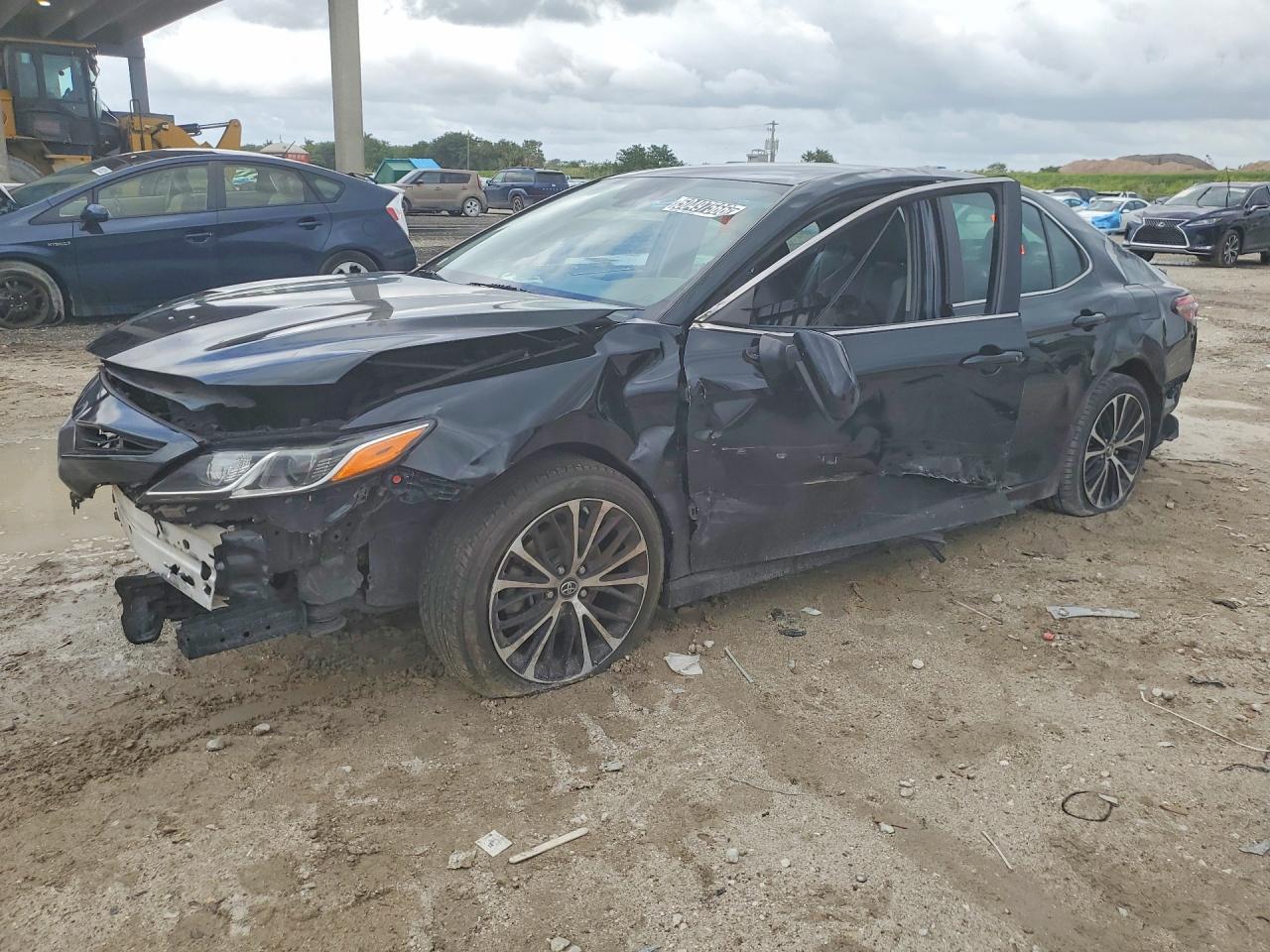 Salvage Toyota Camry Image