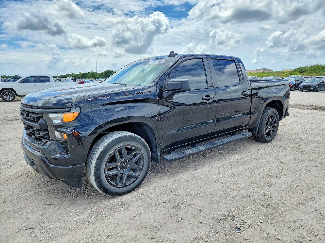 Salvage Chevrolet Silverado Image