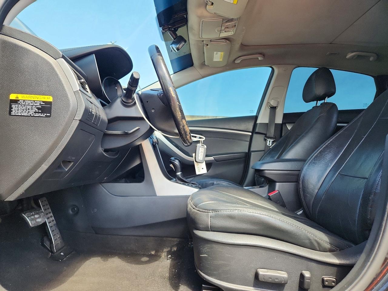 Hyundai ELANTRA Base