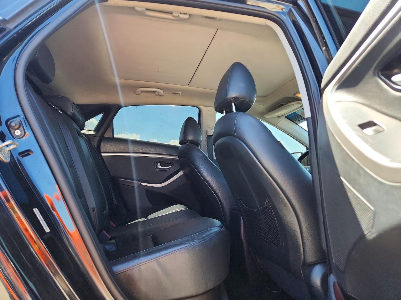 Hyundai ELANTRA Base