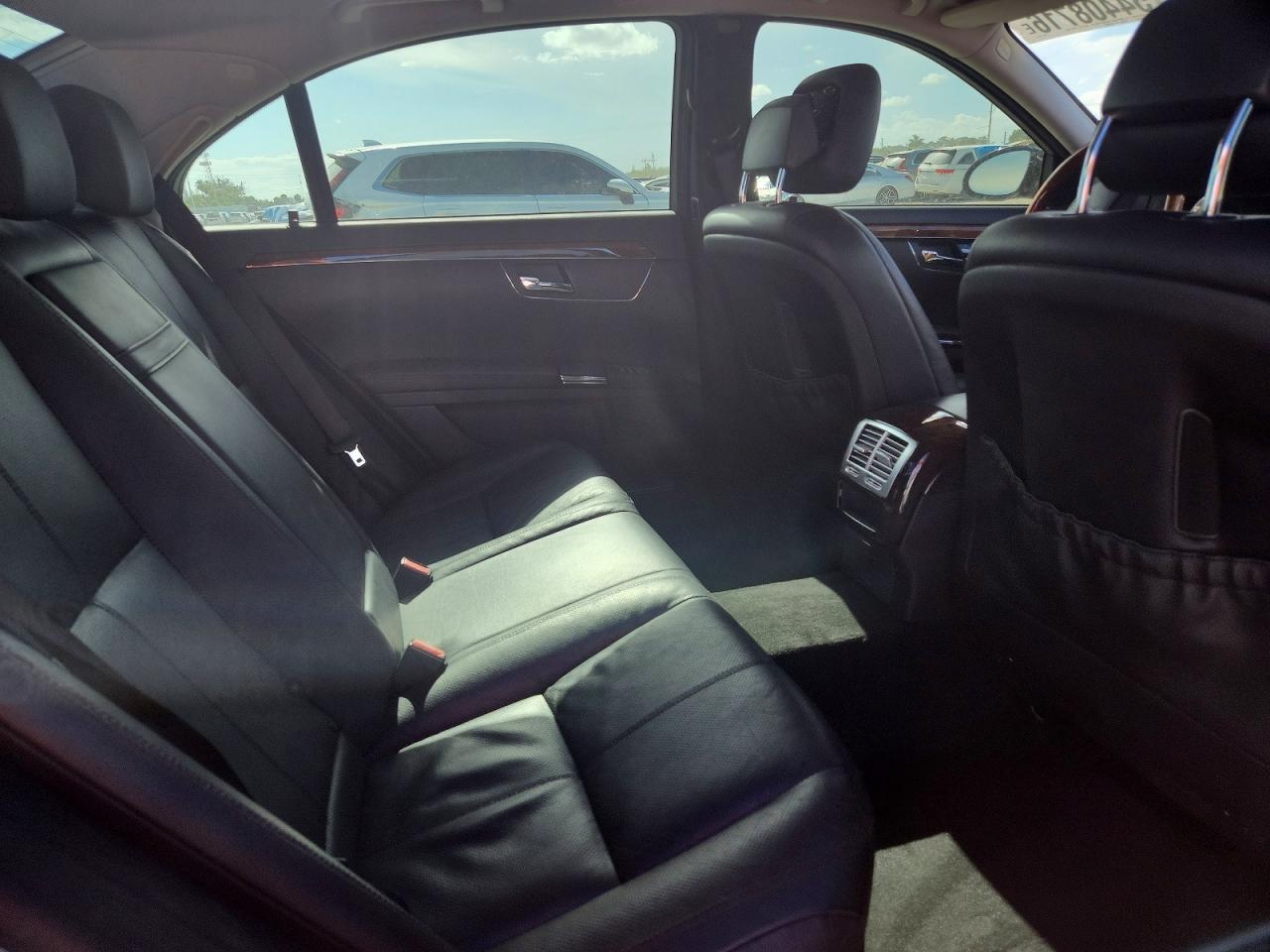 Mercedes-Benz S-Class 550