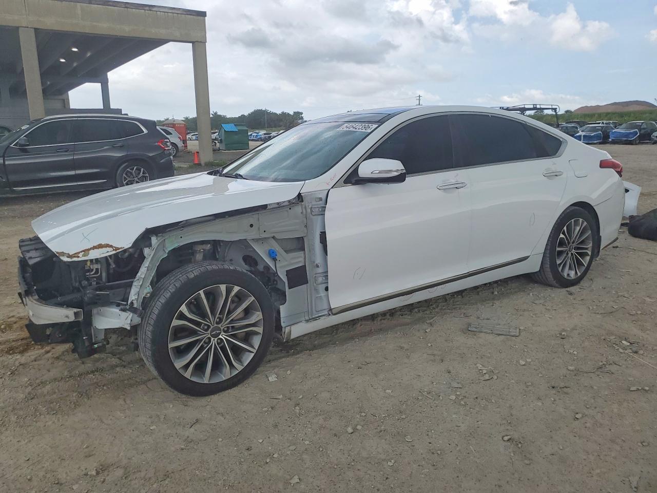 Salvage Hyundai Genesis Image