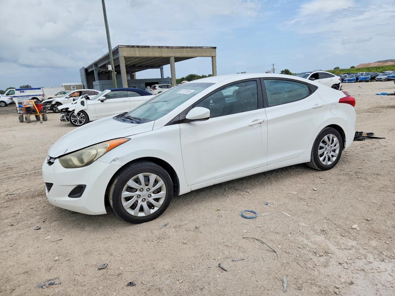 Salvage Hyundai ELANTRA Image
