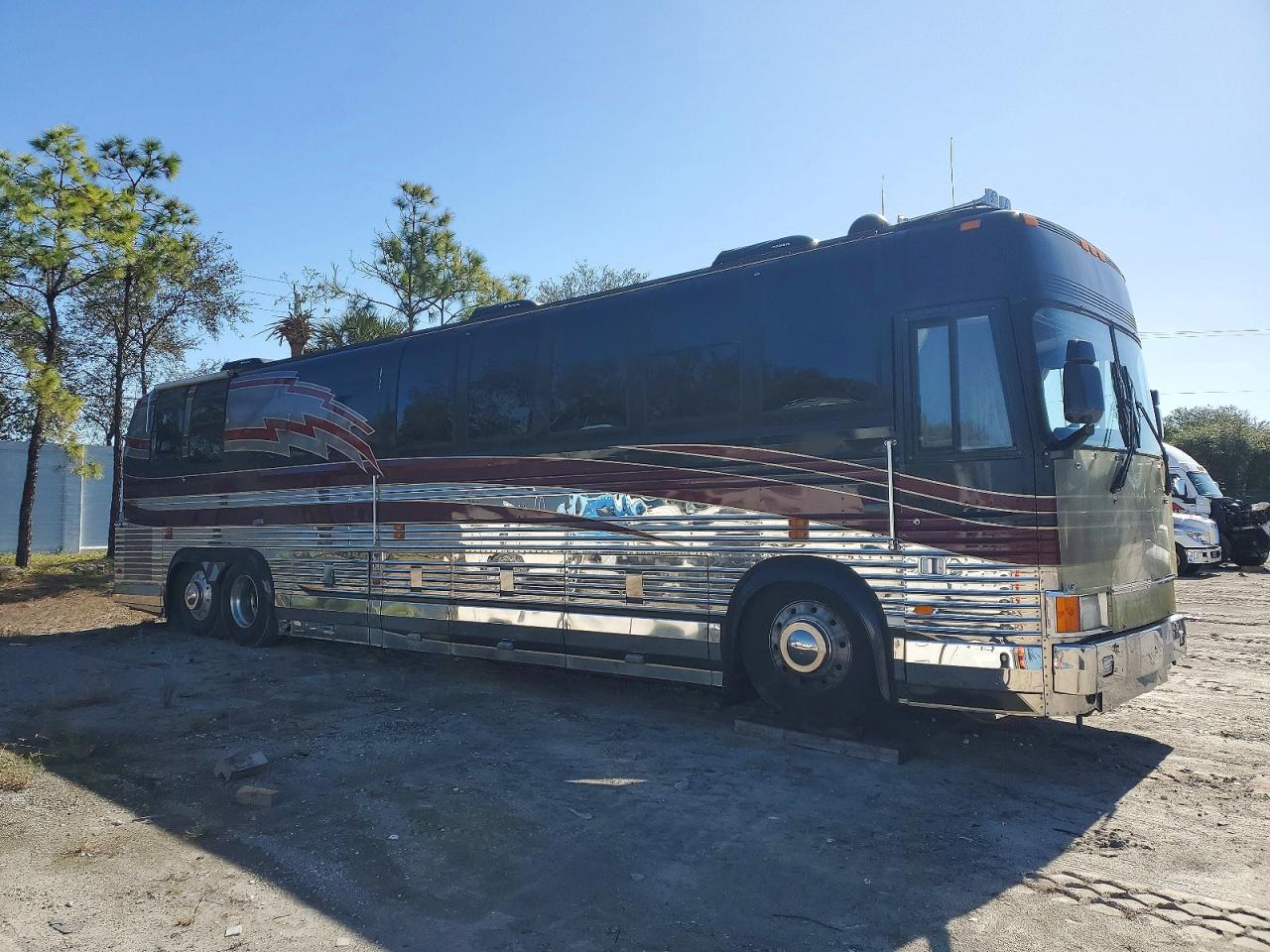 Salvage Prem Bus Image
