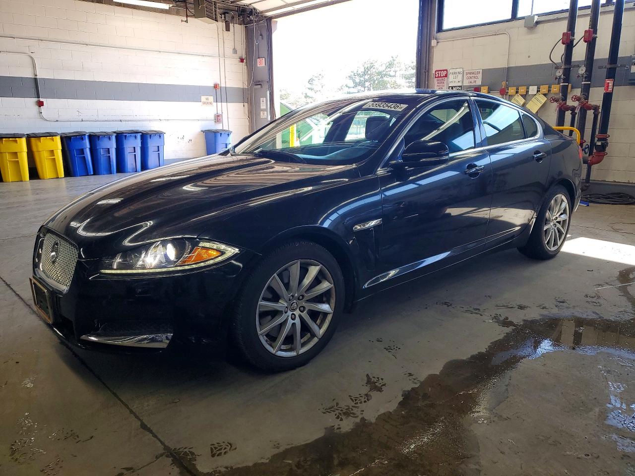 Salvage Jaguar XF Image