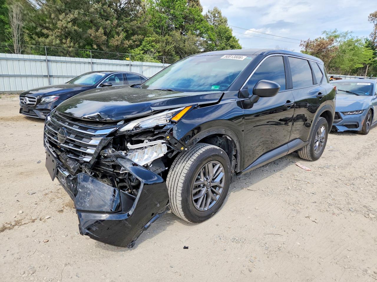 Salvage Nissan Rogue Image