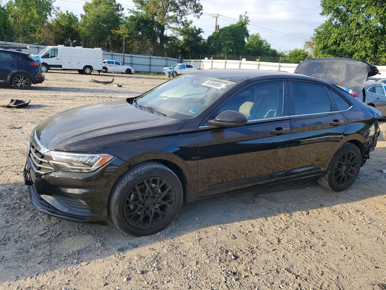 Salvage Volkswagen Jetta Image