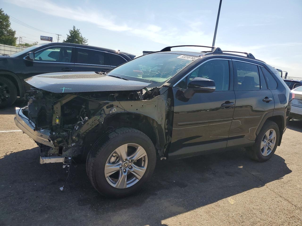 Salvage Toyota RAV4 Image