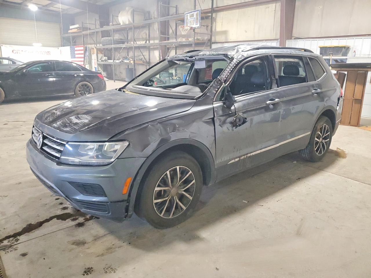Salvage Volkswagen Tiguan Image