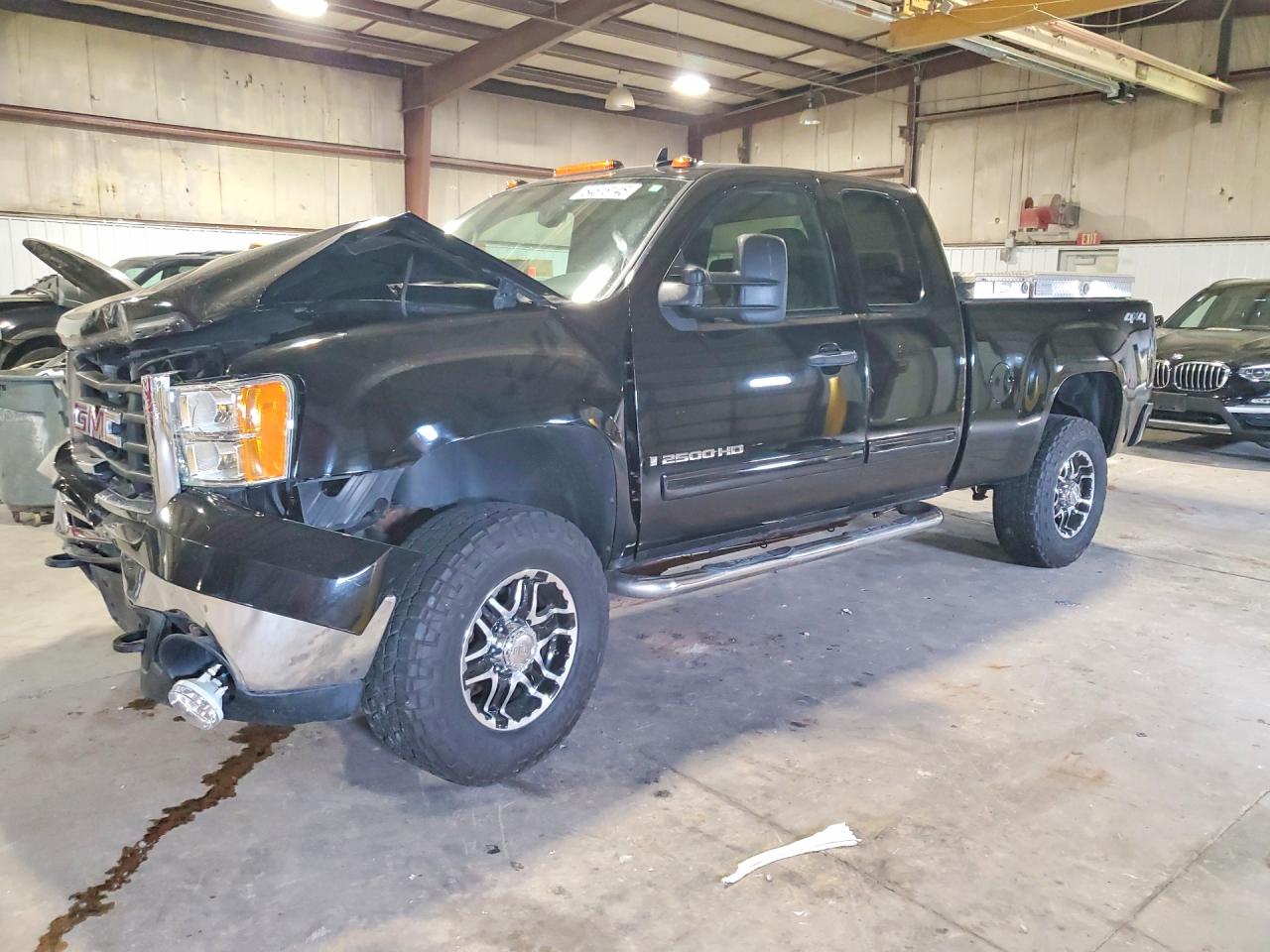 Salvage GMC Sierra Image