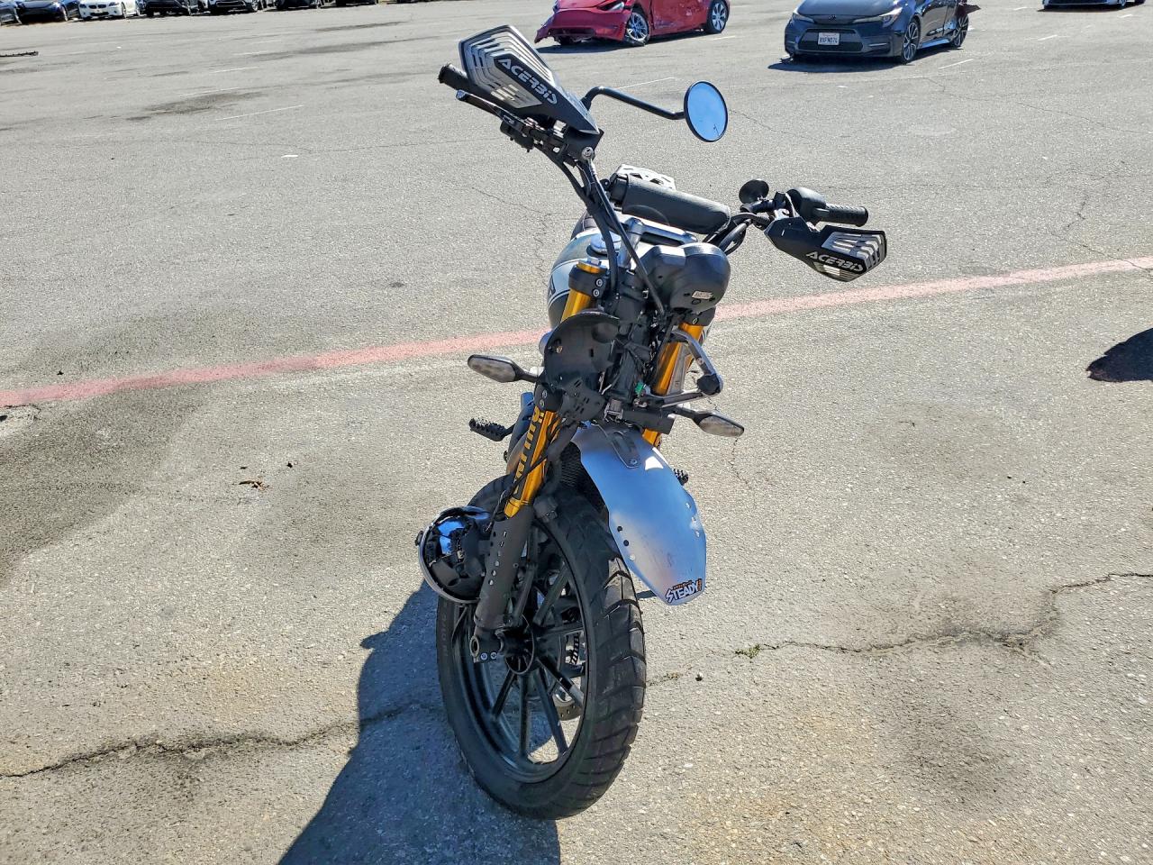 Triumph Scrambler 400 X