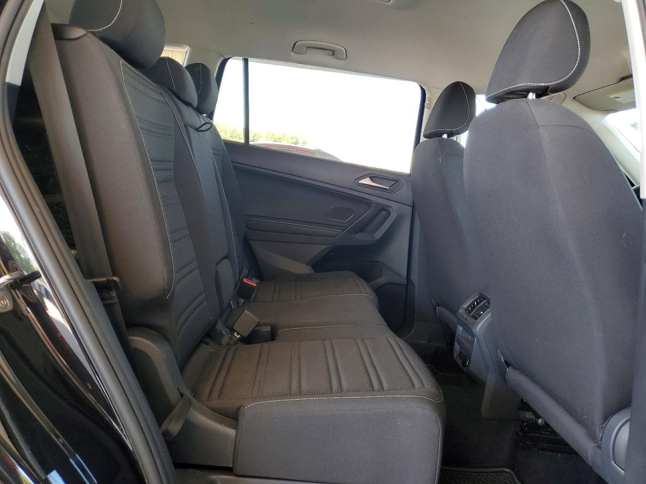 Volkswagen Tiguan S