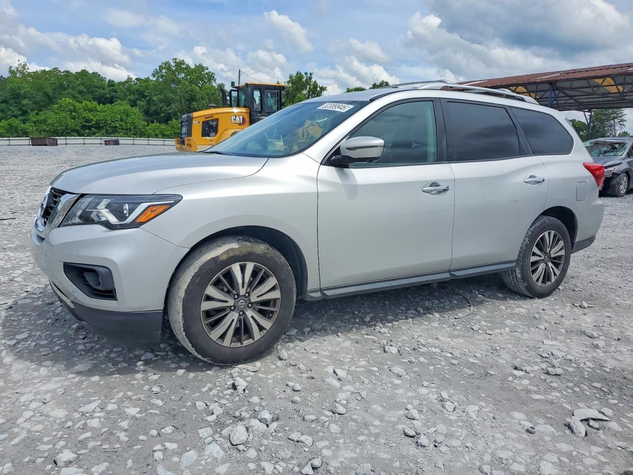 Salvage Nissan Pathfinder Image